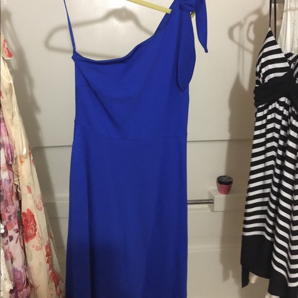 Dresses - Picture 4 of 7